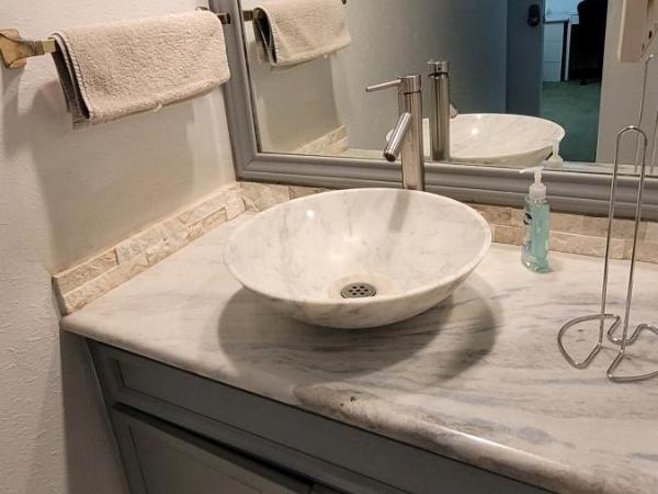 Masterbedroom with Private Bath in Montrose (Westheimer & Montrose Blvd) Houston : photo 5 de la chambre chambre lit queen-size