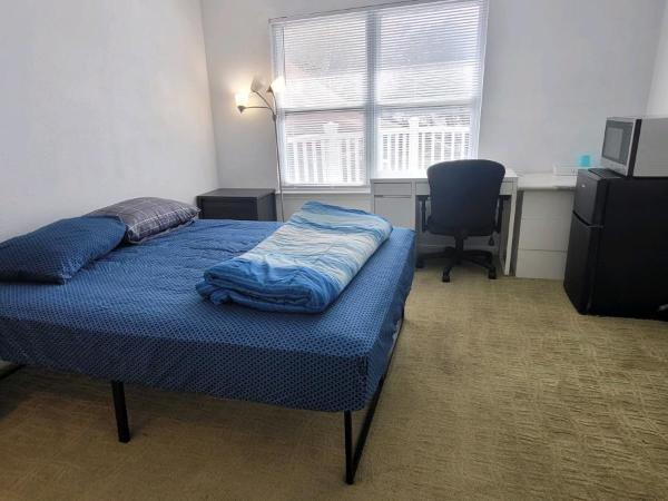 Masterbedroom with Private Bath in Montrose (Westheimer & Montrose Blvd) Houston : photo 6 de la chambre chambre lit queen-size