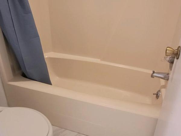 Masterbedroom with Private Bath in Montrose (Westheimer & Montrose Blvd) Houston : photo 8 de la chambre chambre lit queen-size