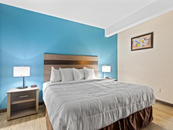 Ocean Crest Inn and Suites : photo 4 de la chambre suite lit king-size
