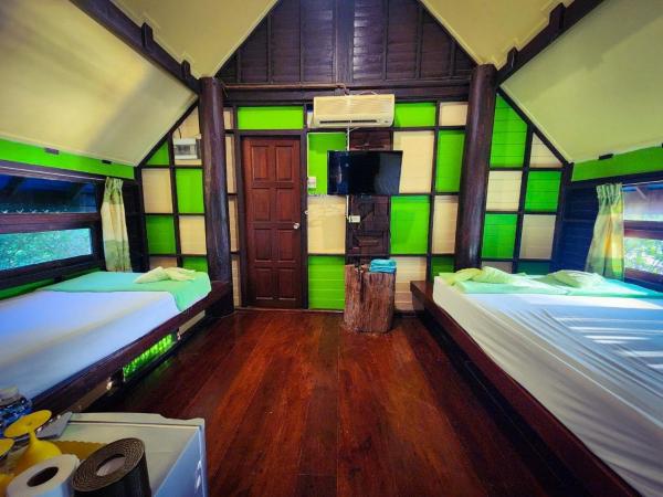 Banmae Resort Kohchang : photo 1 de la chambre chambre triple deluxe - vue sur mer