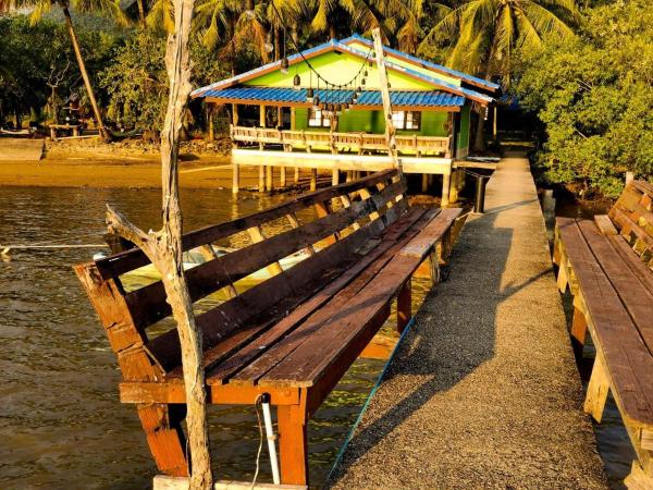 Banmae Resort Kohchang : photo 2 de la chambre chambre familiale - vue latérale sur mer