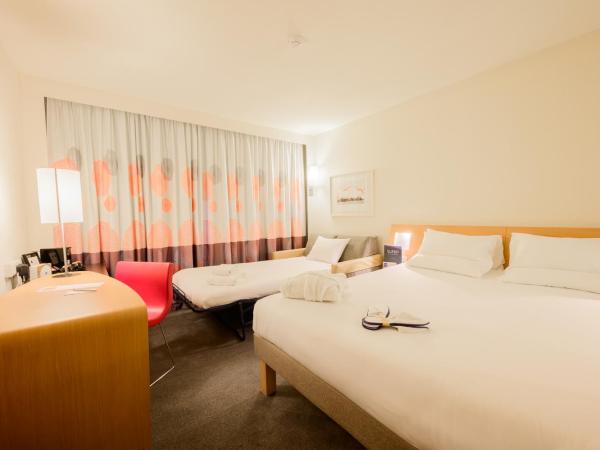 Novotel Birmingham Centre : photo 3 de la chambre chambre exécutive avec lit queen-size et canapé