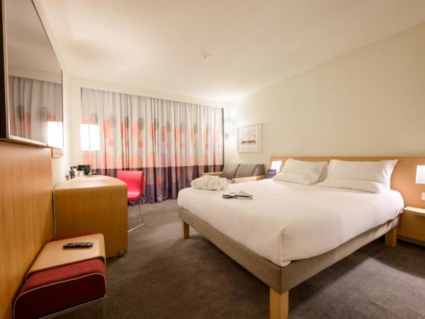 Novotel Birmingham Centre : photo 2 de la chambre chambre exécutive avec lit queen-size et canapé