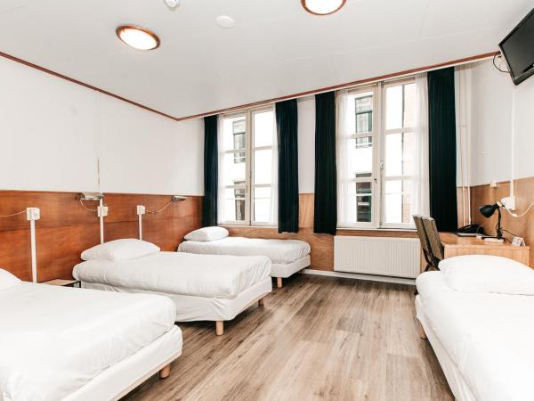 Hotel van Gelder : photo 1 de la chambre chambre quadruple avec salle de bains privative
