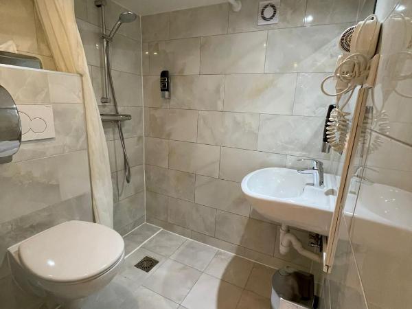 Hotel Damrak Inn : photo 5 de la chambre chambre pour 5 personnes avec salle de bains privative