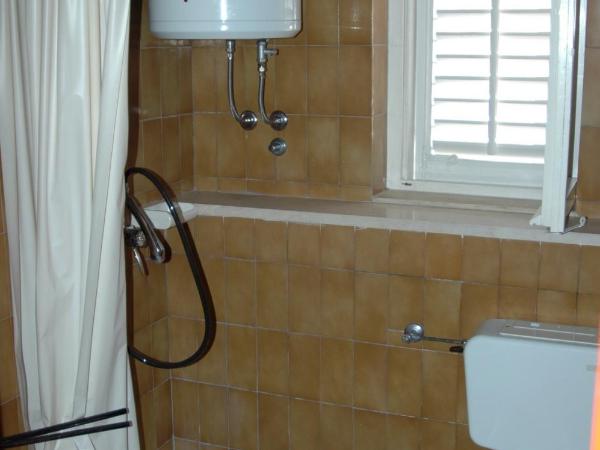 Rooms Villa Amfora Dubrovnik : photo 5 de la chambre chambre double ou lits jumeaux avec salle de bains privative