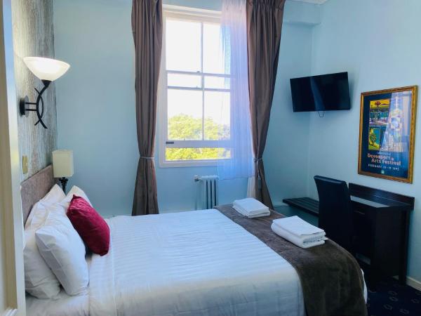 The Esplanade Hotel : photo 7 de la chambre chambre lit queen-size - vue sur mer