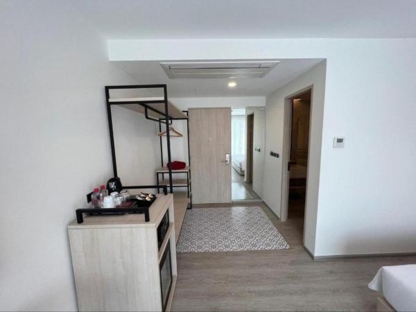 Hotel Midtown Ratsada : photo 5 de la chambre chambre lits jumeaux avec balcon