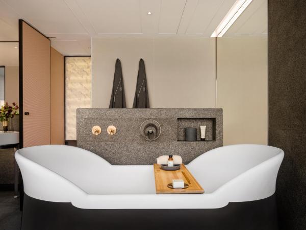 Regent Hong Kong : photo 5 de la chambre 1 king corner suite with sea view - regent club access