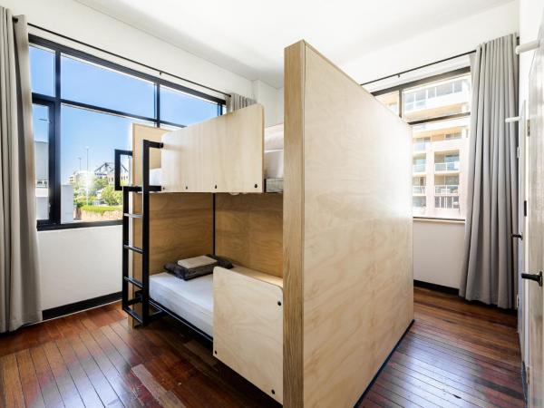 Bunk Brisbane : photo 1 de la chambre bed in a 4 share female ensuite