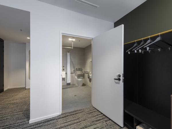 TRYP by Wyndham Pulteney Street Adelaide : photo 2 de la chambre chambre de luxe pour personnes à mobilité réduite