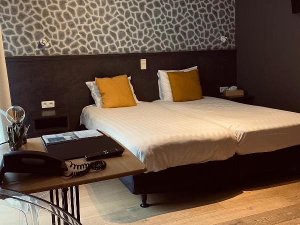 New Hotel de Lives : photo 6 de la chambre chambre lits jumeaux - vue sur jardin