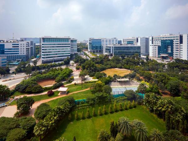 The Westin Hyderabad Mindspace : photo 5 de la chambre chambre lit king-size deluxe avec balcon