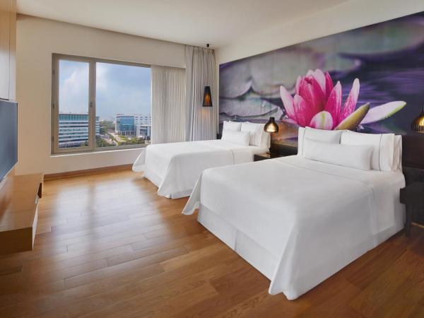 The Westin Hyderabad Mindspace : photo 1 de la chambre pool view, 2 twin/single beds