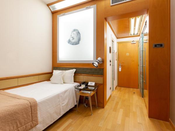 HOTIDAY Hotel Milano Turro : photo 4 de la chambre grande chambre simple 