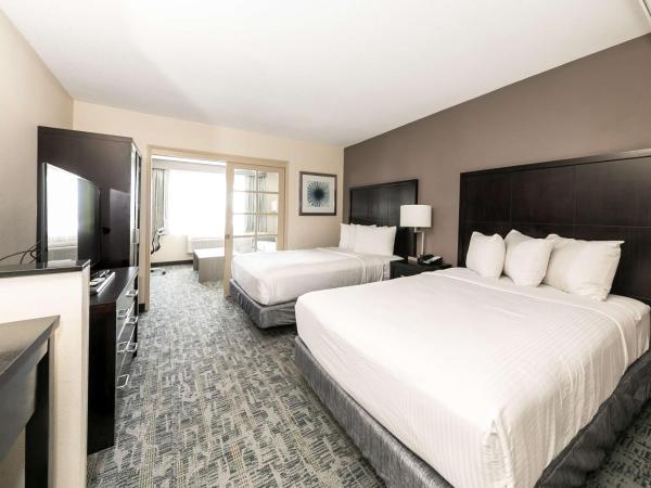 Best Western Inn & Suites San Diego Zoo -SeaWorld Area : photo 4 de la chambre suite avec 2 lits doubles et canapé-lit - non-fumeurs