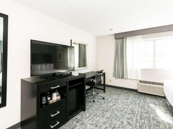 Best Western Inn & Suites San Diego Zoo -SeaWorld Area : photo 3 de la chambre queen rooms with two queen beds - non-smoking