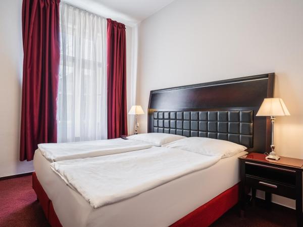 EA Hotel Tosca : photo 1 de la chambre chambre double ou lits jumeaux