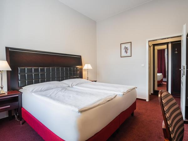 EA Hotel Tosca : photo 2 de la chambre chambre double ou lits jumeaux