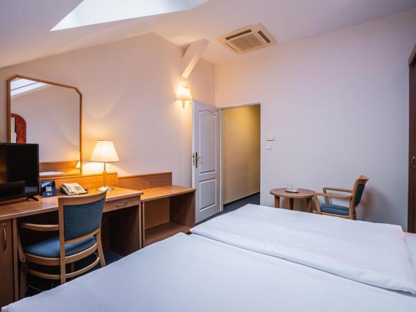 EA Hotel Tosca : photo 3 de la chambre chambre double ou lits jumeaux