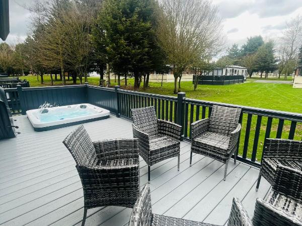 Belle Vue Lodge with Hot Tub : photo 2 de la chambre maison 2 chambres