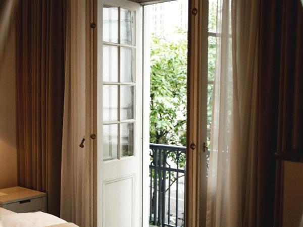 Hotel Diplomat Stockholm : photo 2 de la chambre chambre lit king-size avec balcon