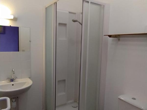 Hostellerie des Grands Chapeaux : photo 2 de la chambre chambre double avec salle de bains privative