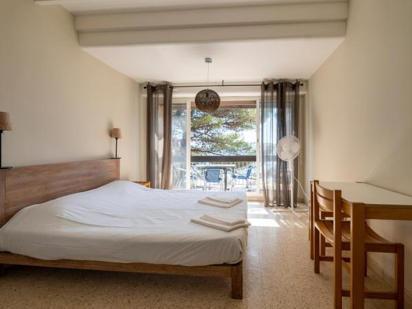 Le Pescadou : photo 3 de la chambre chambre familiale avec balcon
