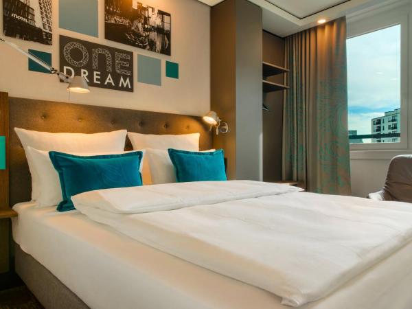 Motel One München-Campus : photo 3 de la chambre chambre lit queen-size.