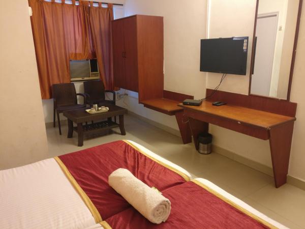 HMR Hotels - Hotel HMR Royal Inn : photo 1 de la chambre chambre lits jumeaux standard