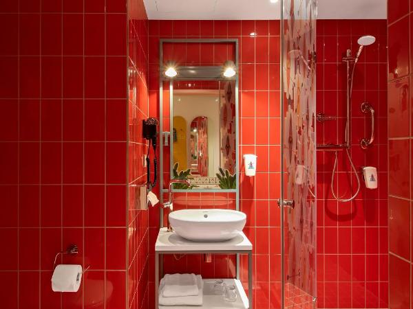 ibis Styles Warszawa Centrum : photo 1 de la chambre chambre double supérieure avec canapé