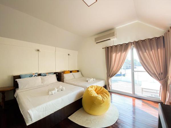 ชอว์ งาทอง รีสอร์ต Chor Ngar Thong Erawan Kanchanaburi : photo 2 de la chambre chambre familiale avec terrasse