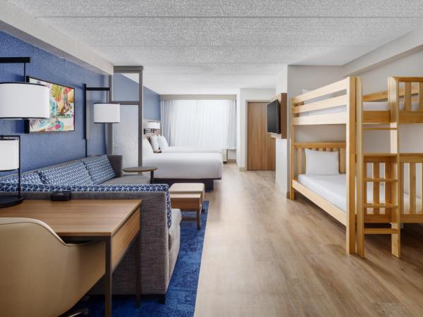 Hyatt Place across from Universal Orlando Resort : photo 1 de la chambre queen room with two queen beds, sofa bed and bunk beds