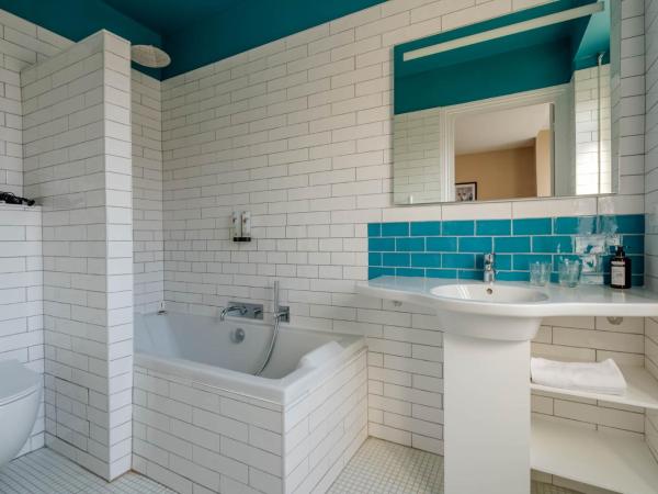 Ama Hôtel : photo 5 de la chambre chambre double confort avec baignoire