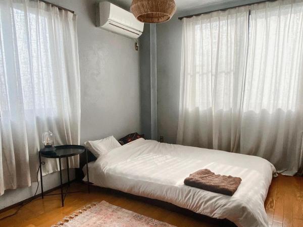 ゲストハウスよるよなか : photo 1 de la chambre chambre double