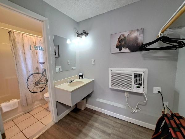 Buffalo Lodge Bicycle Resort - Amazing access to local trails & the Garden : photo 3 de la chambre chambre familiale