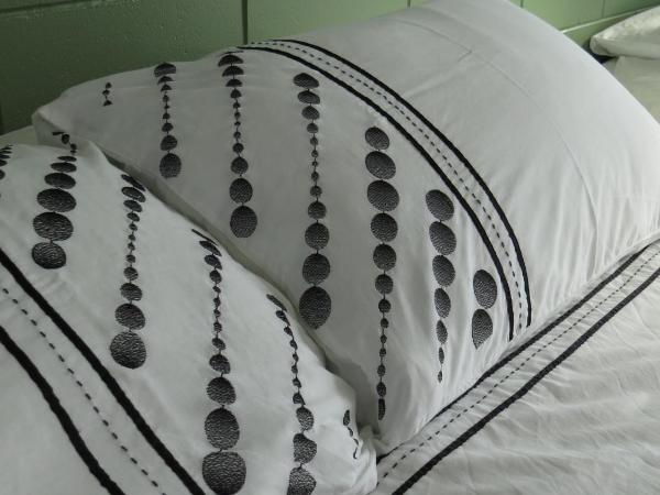 Kuirau Park Motor Lodge : photo 5 de la chambre chambre lit queen-size avec bain à remous