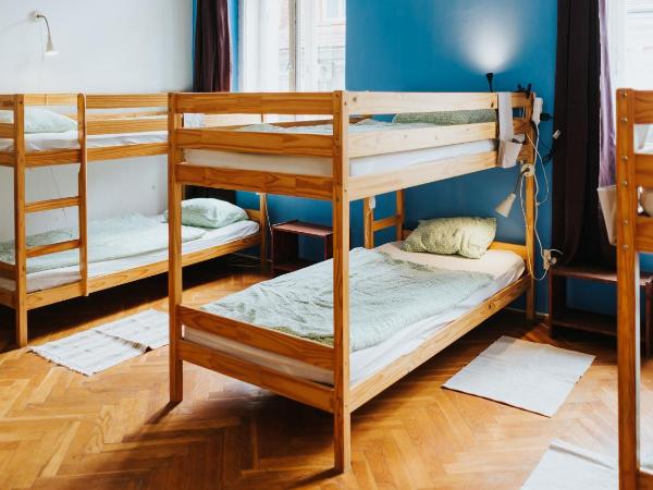 Nap Hostel Pécs : photo 5 de la chambre dortoir mixte de 10 lits