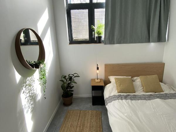 YASI Hostel : photo 1 de la chambre chambre double - vue sur jardin