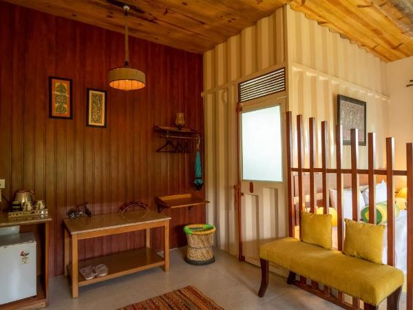 Tree of Life Ecotainers Agra : photo 3 de la chambre chambre lit queen-size - vue sur jardin