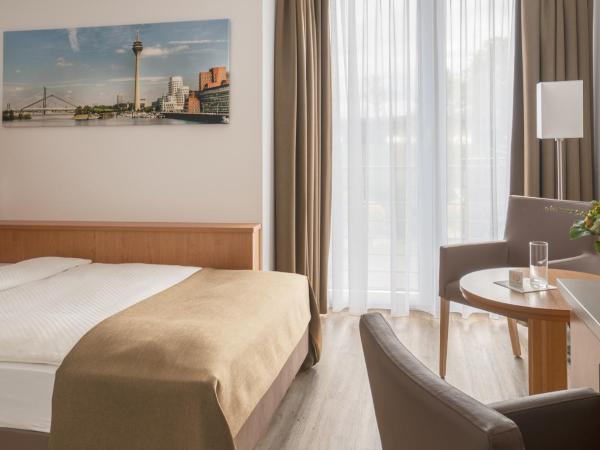 Hotel Chrisma : photo 2 de la chambre chambre simple - vue sur jardin