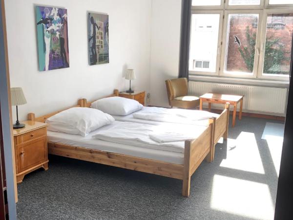 Die Fabrik - Hostel : photo 7 de la chambre chambre double avec salle de bains commune