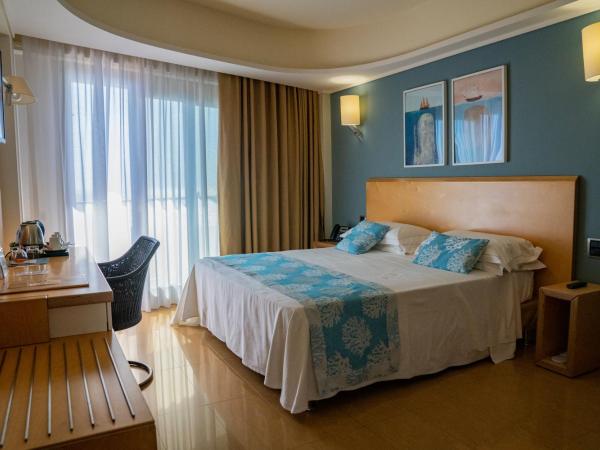 Taormina Panoramic Hotel : photo 3 de la chambre chambre double ou lits jumeaux deluxe - vue sur mer