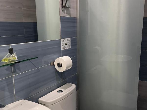 Hostal Madrid Star : photo 5 de la chambre chambre triple classique