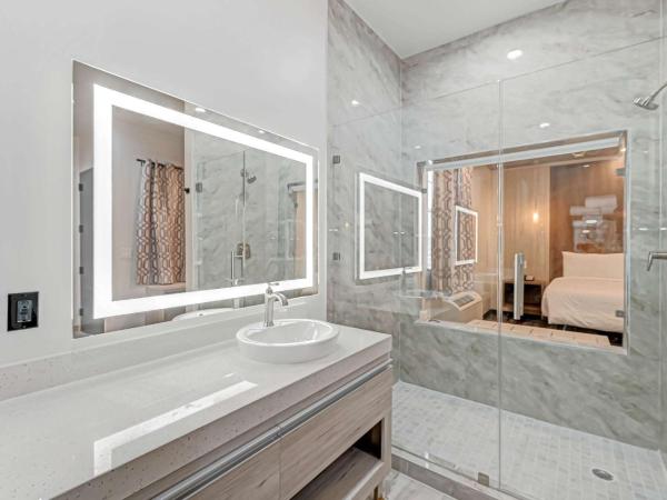 SureStay Hotel by Best Western Houston Southeast : photo 7 de la chambre chambre lit king-size avec kitchenette - non-fumeurs