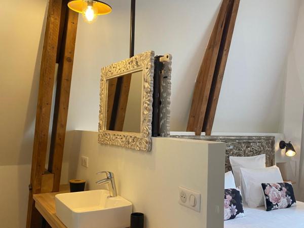 Le Clos des Queyries, Chambres d'Hôtes : photo 4 de la chambre suite saint-Éloi - vue sur jardin