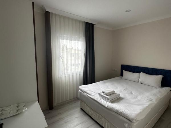 Theluna City Hotel : photo 4 de la chambre chambre familiale avec terrasse 