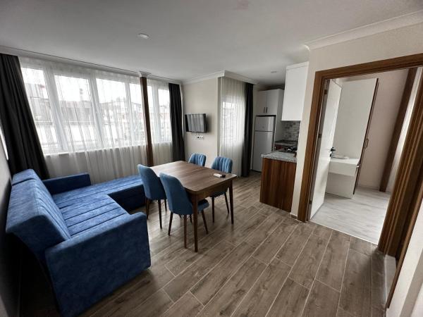Theluna City Hotel : photo 6 de la chambre chambre familiale avec terrasse 