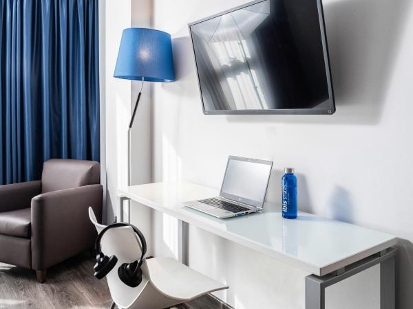 Ibis Styles A Coruna : photo 6 de la chambre chambre double supérieure avec balcon